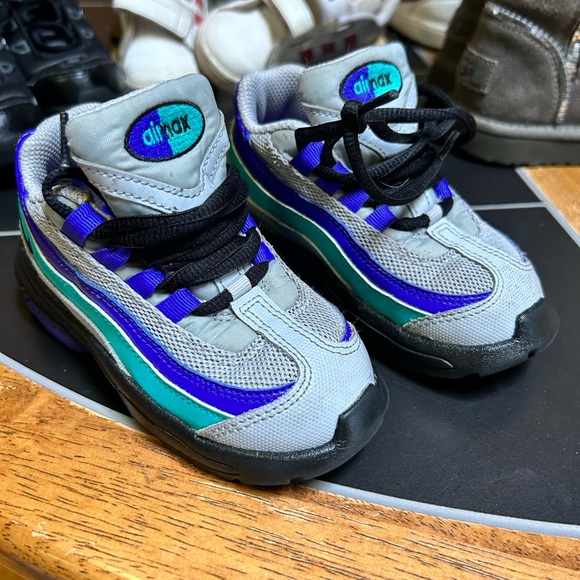 All girls/unisex sneakers uggs Nikes Addis’s sperrys bundle - Picture 5 of 11